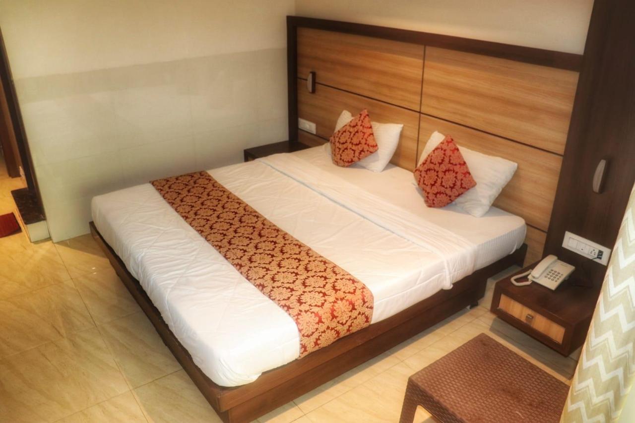 Hotel Mourya Residency Navi Mumbai Exterior foto